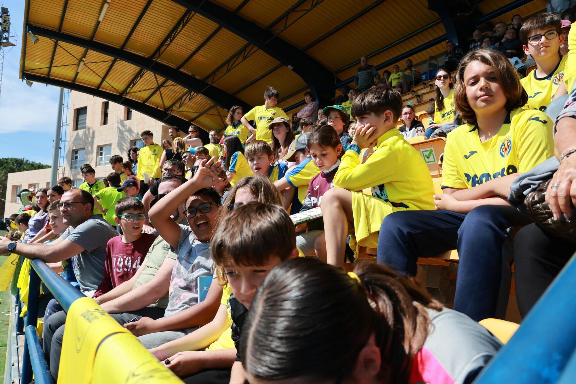 Galería | La afición del Villarreal disfruta con sus ídolos en el entrenamiento de puertas abiertas