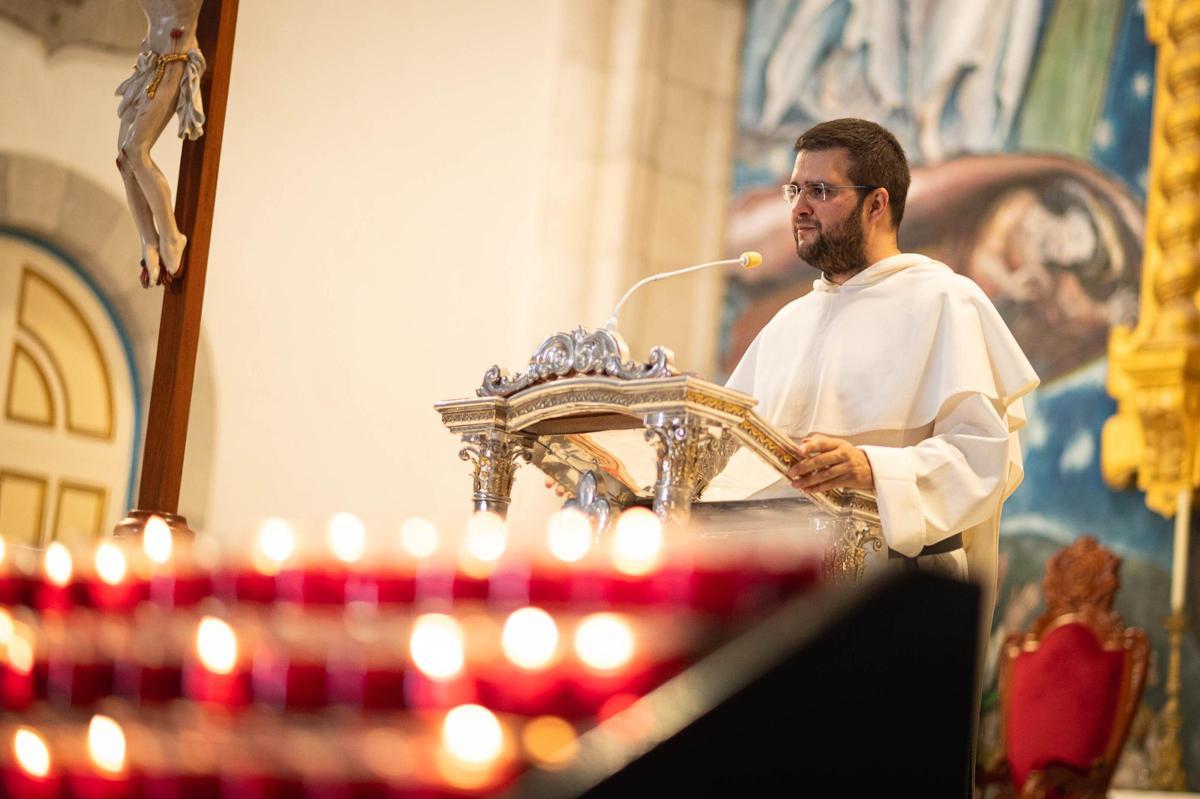 Ofrenda del CD Tenerife a la Virgen de Candelaria