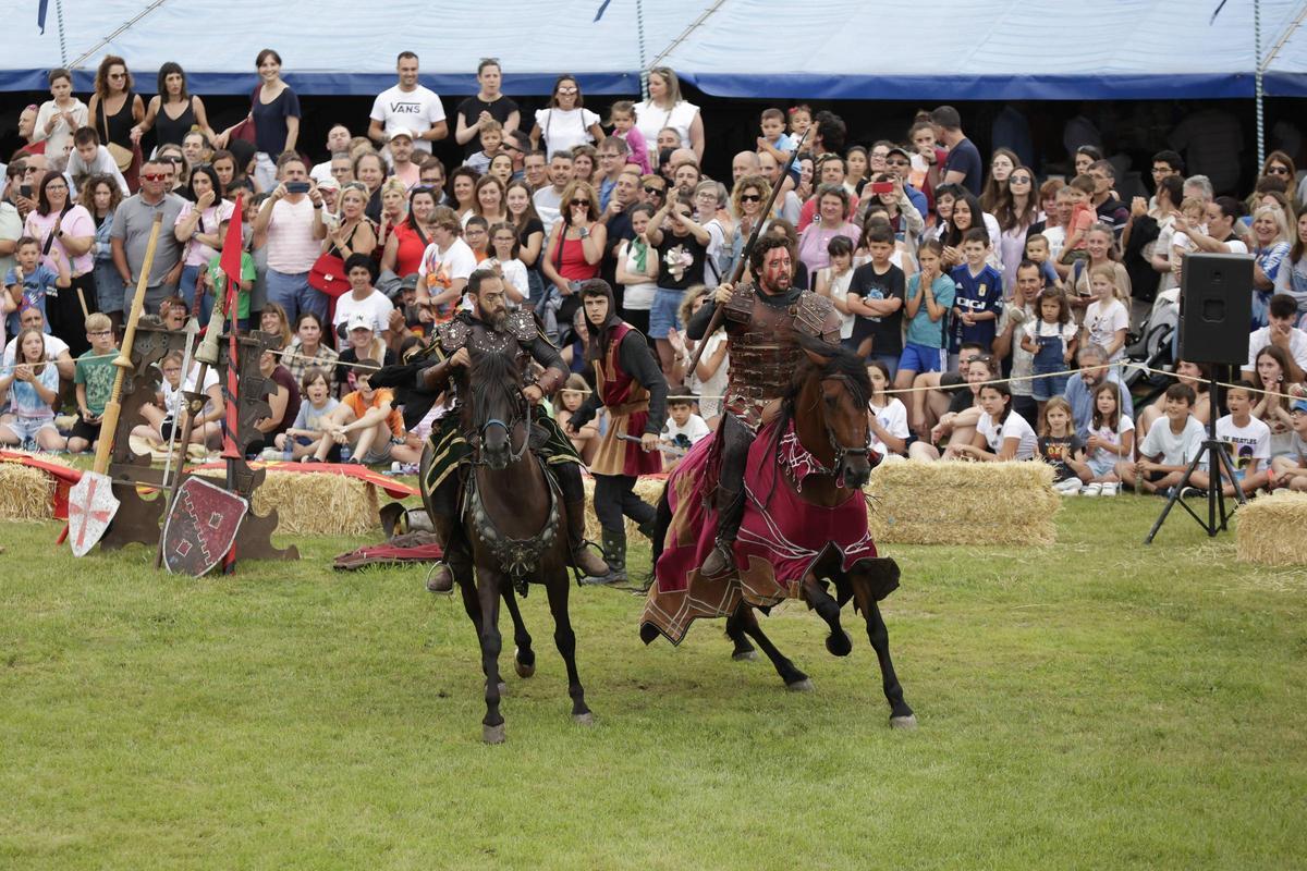 Un torneo de caballeros en la fiesta de los Exconxuraos de Llanera