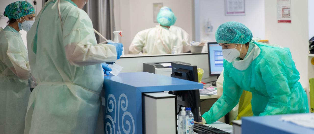 Imagen de un control de enfermería en el Hospital Universitario de Torrevieja