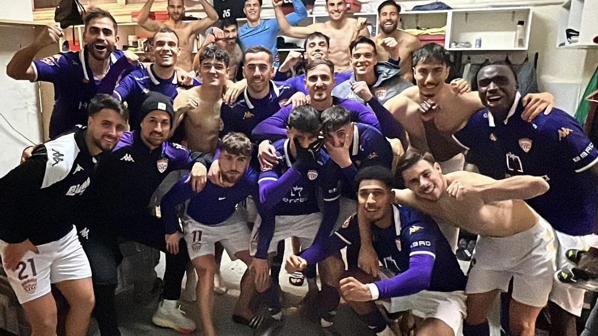Los jugadores del Dépor celebran su último triunfo
