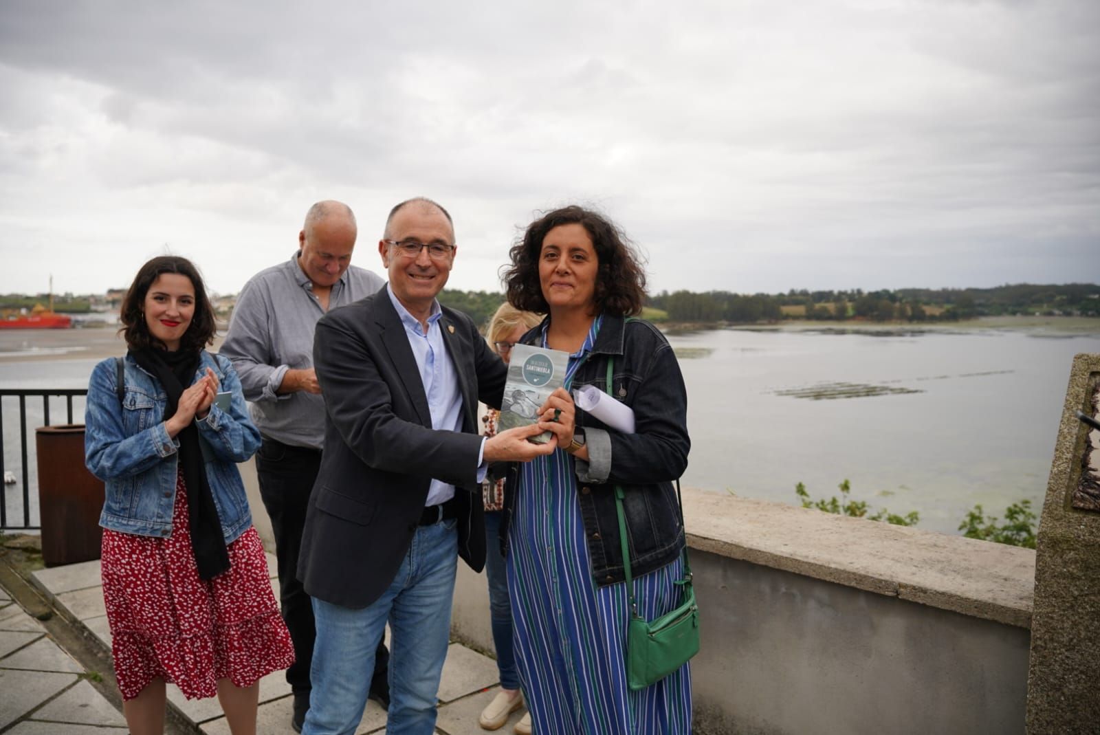 Castropol vive la poesía desde los balcones