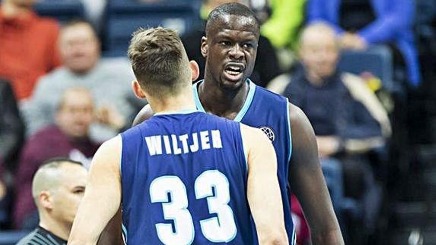 El canadenc Kyle Wiltjer, exjugador de l&#039;Unicaja, i el pivot Fall (2,18)