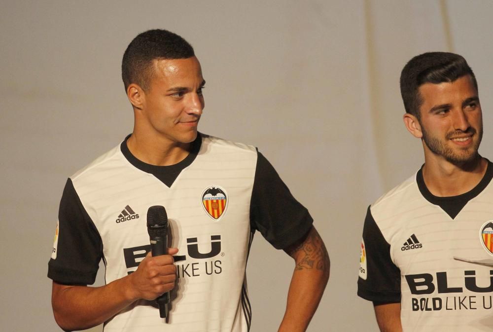 Así son las nuevas camisetas del Valencia CF