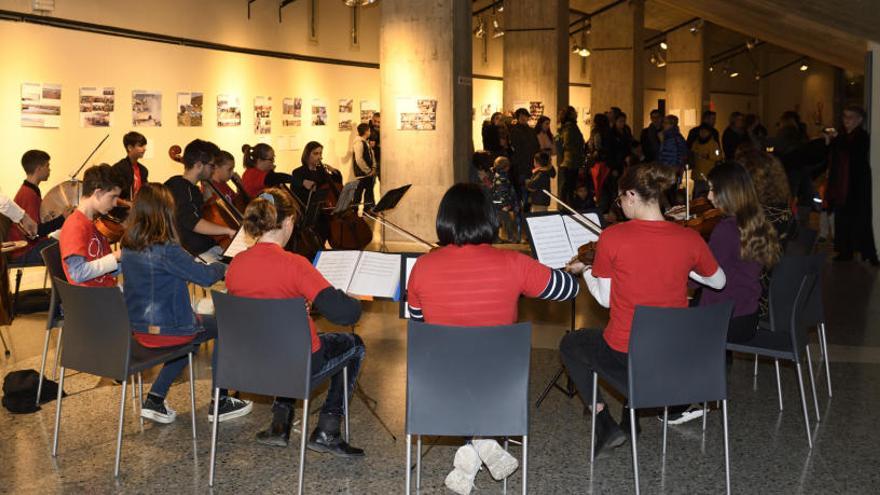 Emotiu tret de sortida a la celebració dels 50 anys de l&#039;Escola Municipal de Música d&#039;Olesa