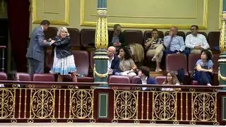 Armengol expulsa del Congreso a una mujer que se encontraba entre el público del Hemiciclo