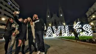 Avilés vive su Navidad más "instagrameable" con el nuevo alumbrado: "No somos Vigo, pero llegaremos"