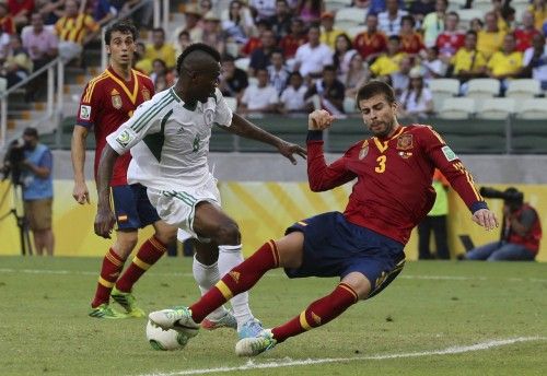 Nigeria's Ideye fights for the ball with Spain's Pique during their Confederations Cup Group B soccer match at the Estadio Castelao in Fortaleza