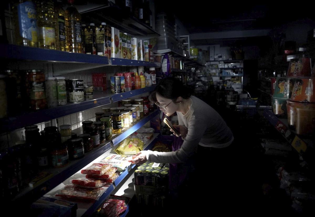 Competència reparteix culpes per l’apagada entre REE i les elèctriques