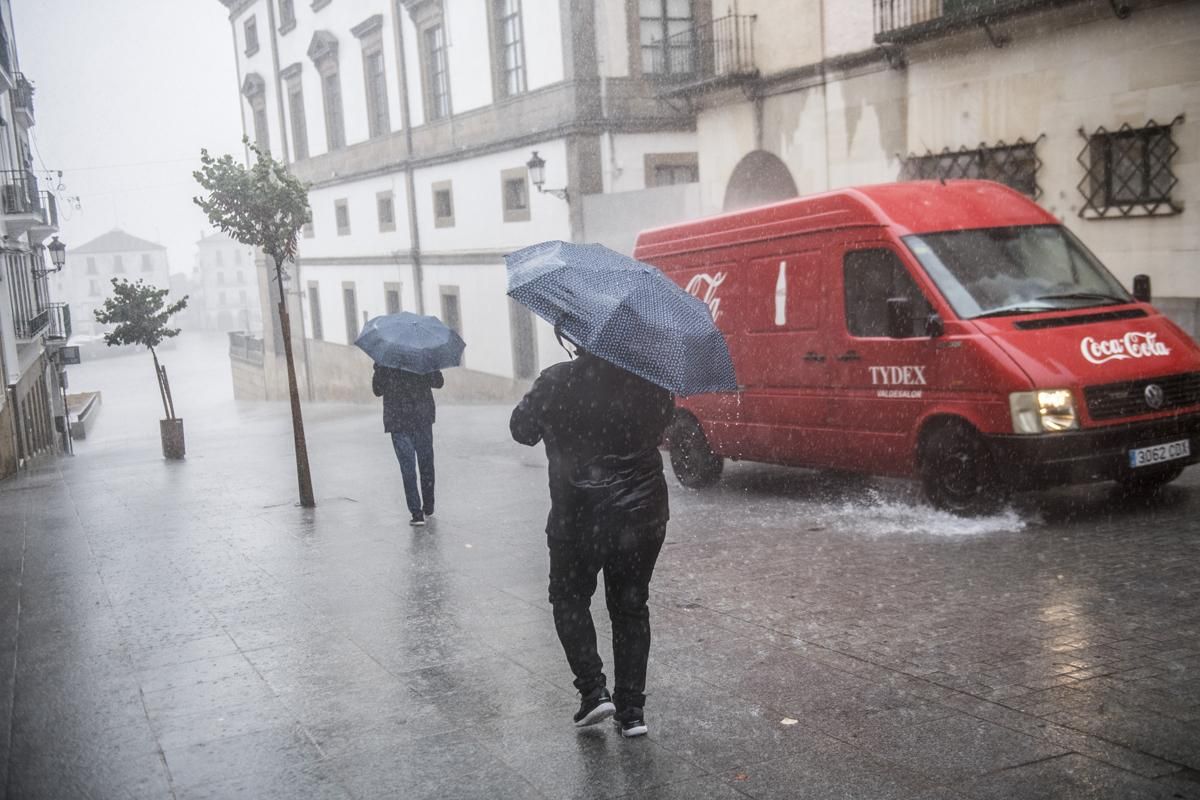 Fotogalería | Así afecta el temporal de lluvia y viento en Cáceres