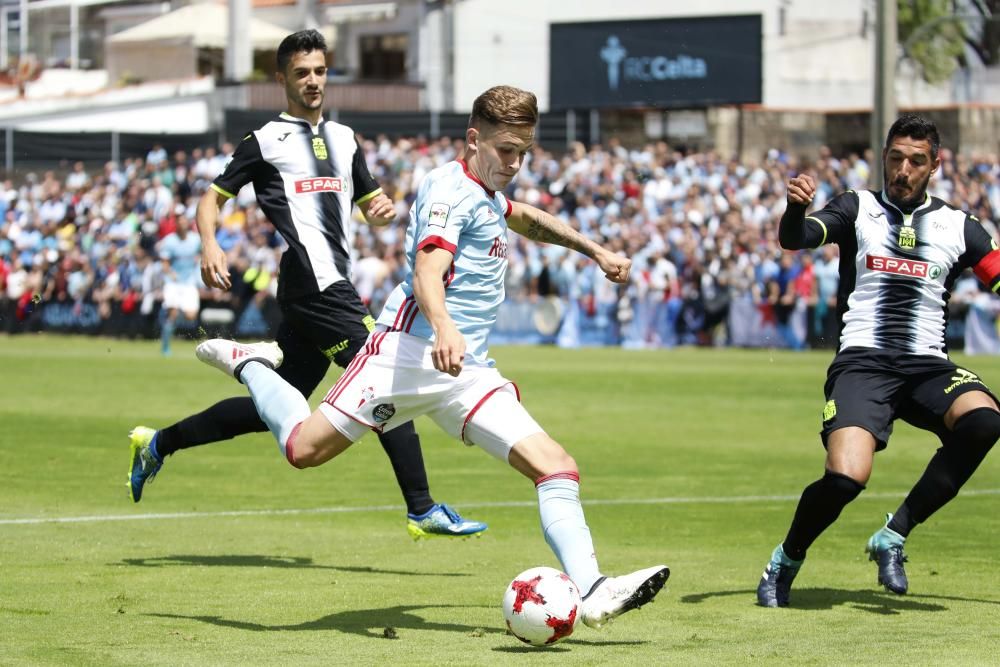 Las mejores imágenes de la semifinal del playoff de ascenso entre el Celta B y el Cartagena en un campo de Barreiro abarrotado.