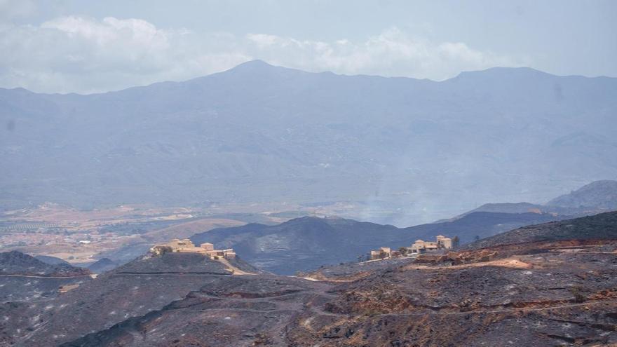 El incendio de Los Gallardos (Almería) no avanza y la perspectiva de estabilización es favorable