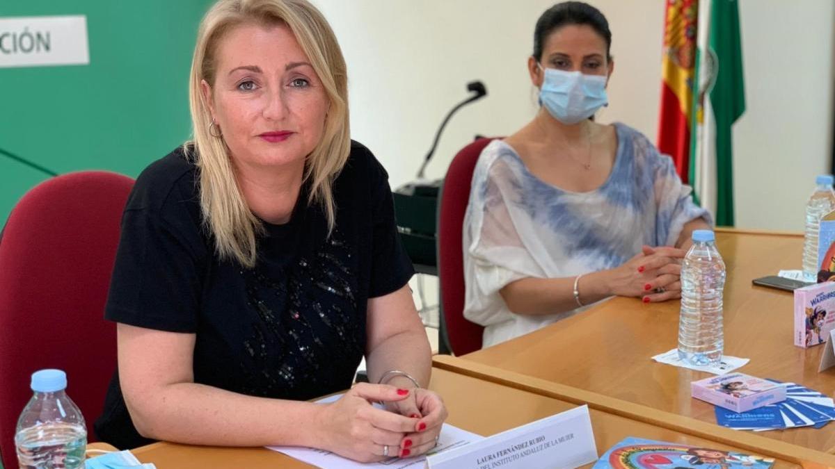 La directora del IAM, Laura Fernández, y la asesora de programa en Málaga, María Encarnación Santiago.