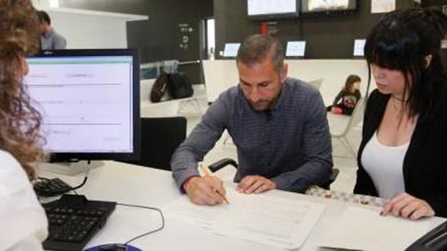 La primera parella estable que es va registrar a la seu de la Generalitat a Girona.