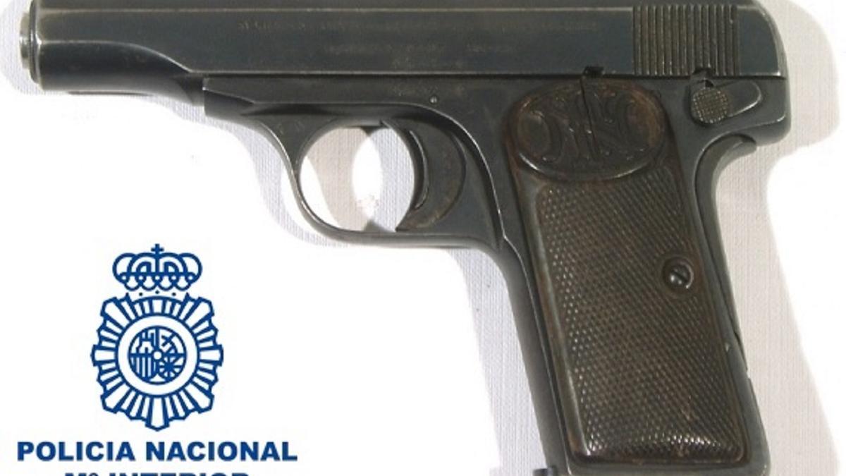 El arma intervenida por la Policía Nacional en el control de Marbella.