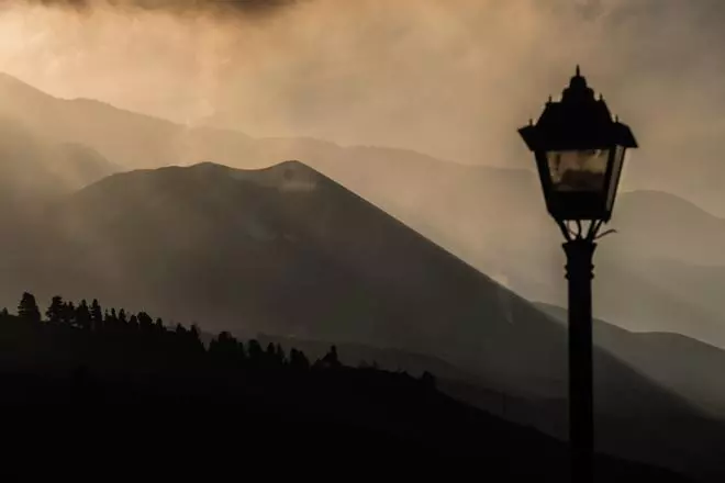Una app cifra la altura máxima del cono del volcán de La Palma en 188 metros