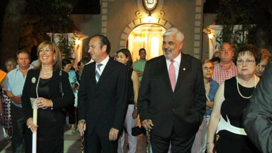 Ripoll junto al alcalde de Cañada, Juan Molina y Mari Carmen Jiménez.