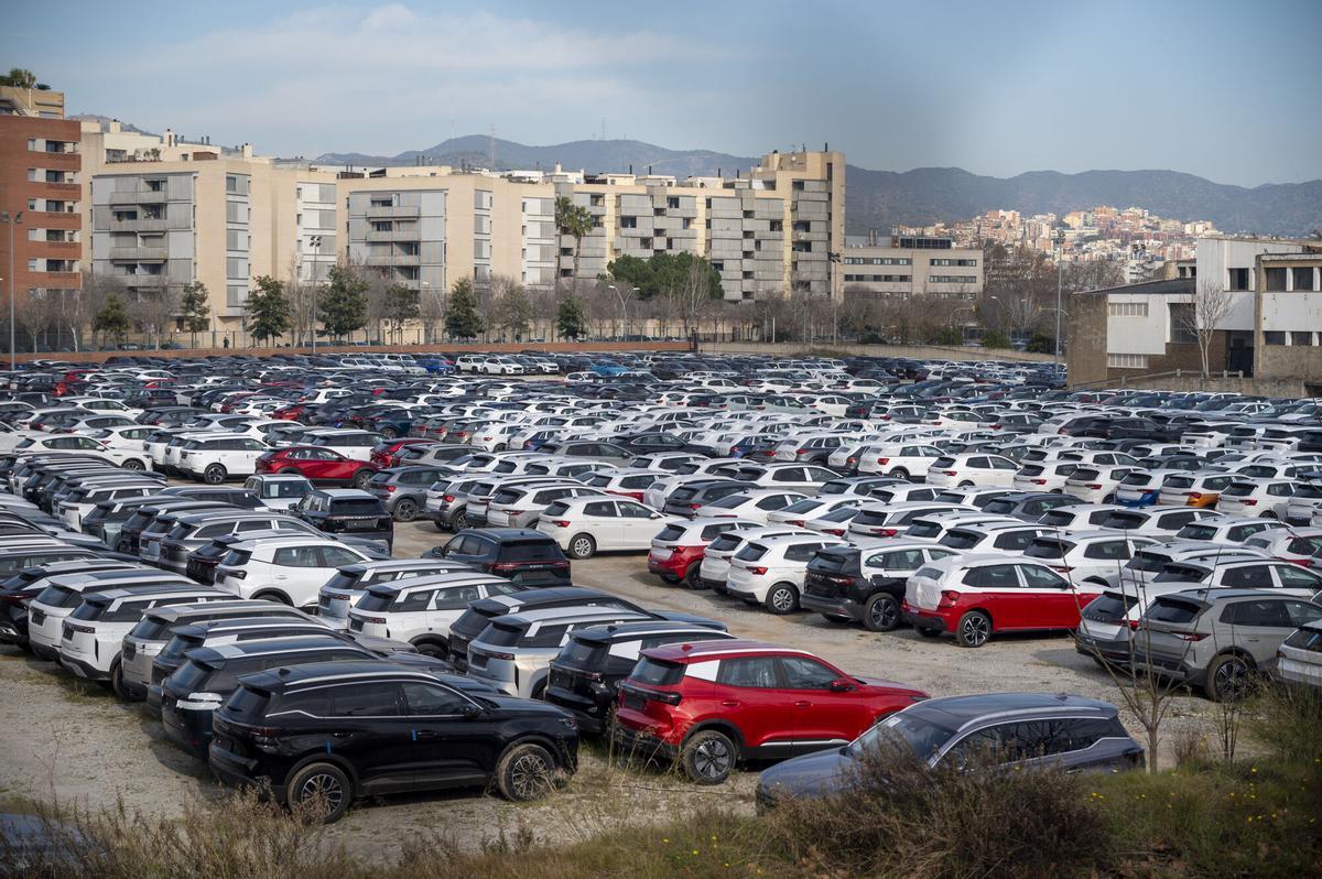 Barcelona 14.01.2026. Barcelona. Vista parcial del solar de la antigua fábrica Mercedes en el barrio de Bon Pastor, donde se prevé empezar a construir pisos y equipamientos antes de final de este año. Fotografía de Jordi Cotrina