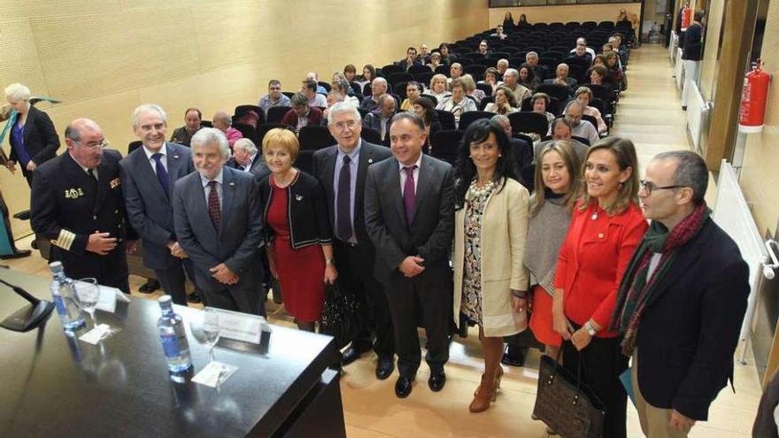 Autoridades políticas y académicas participantes en el acto. // Iñaki Osorio