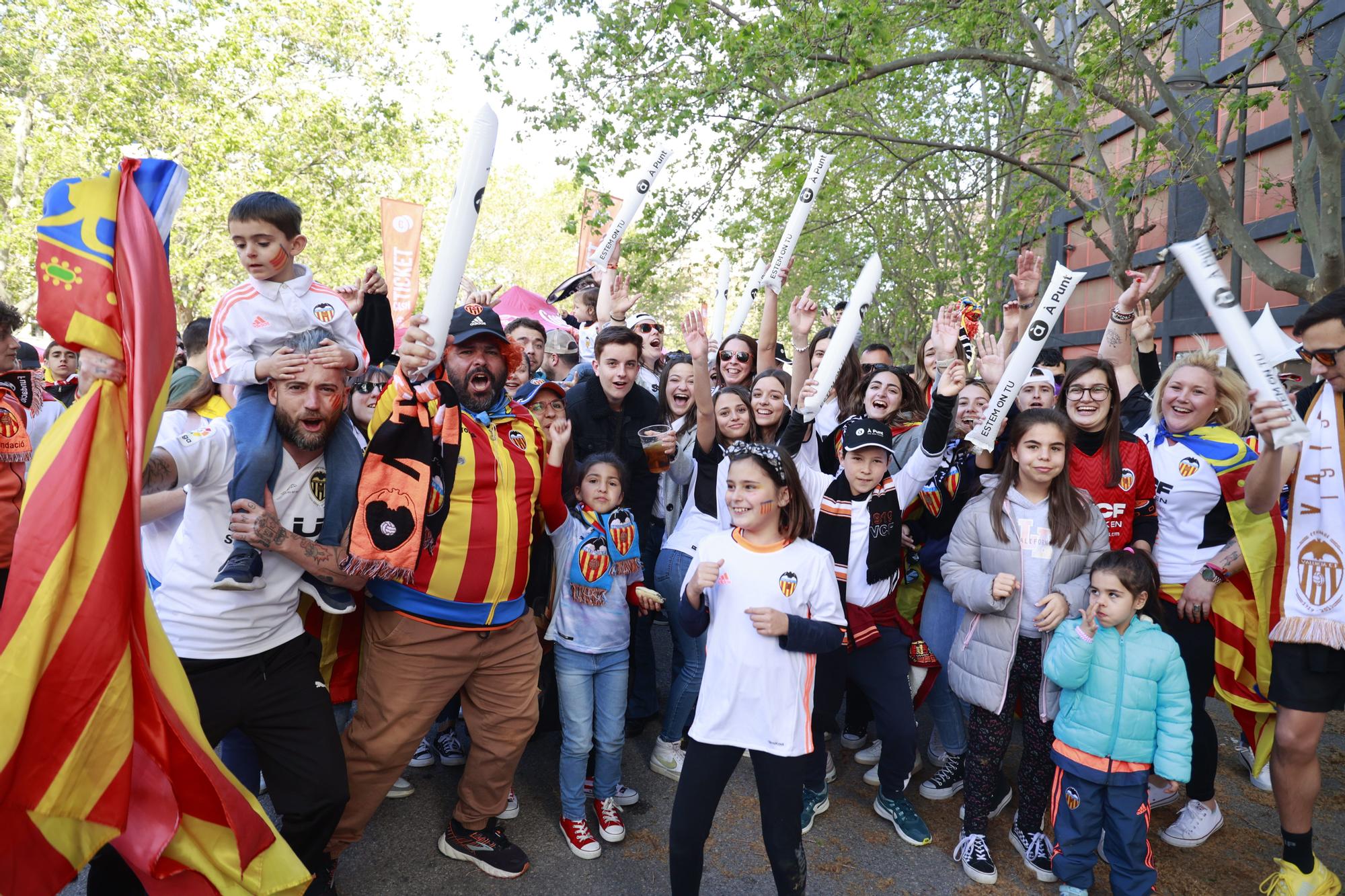 Mestalla es una fiesta en las horas previas a la final