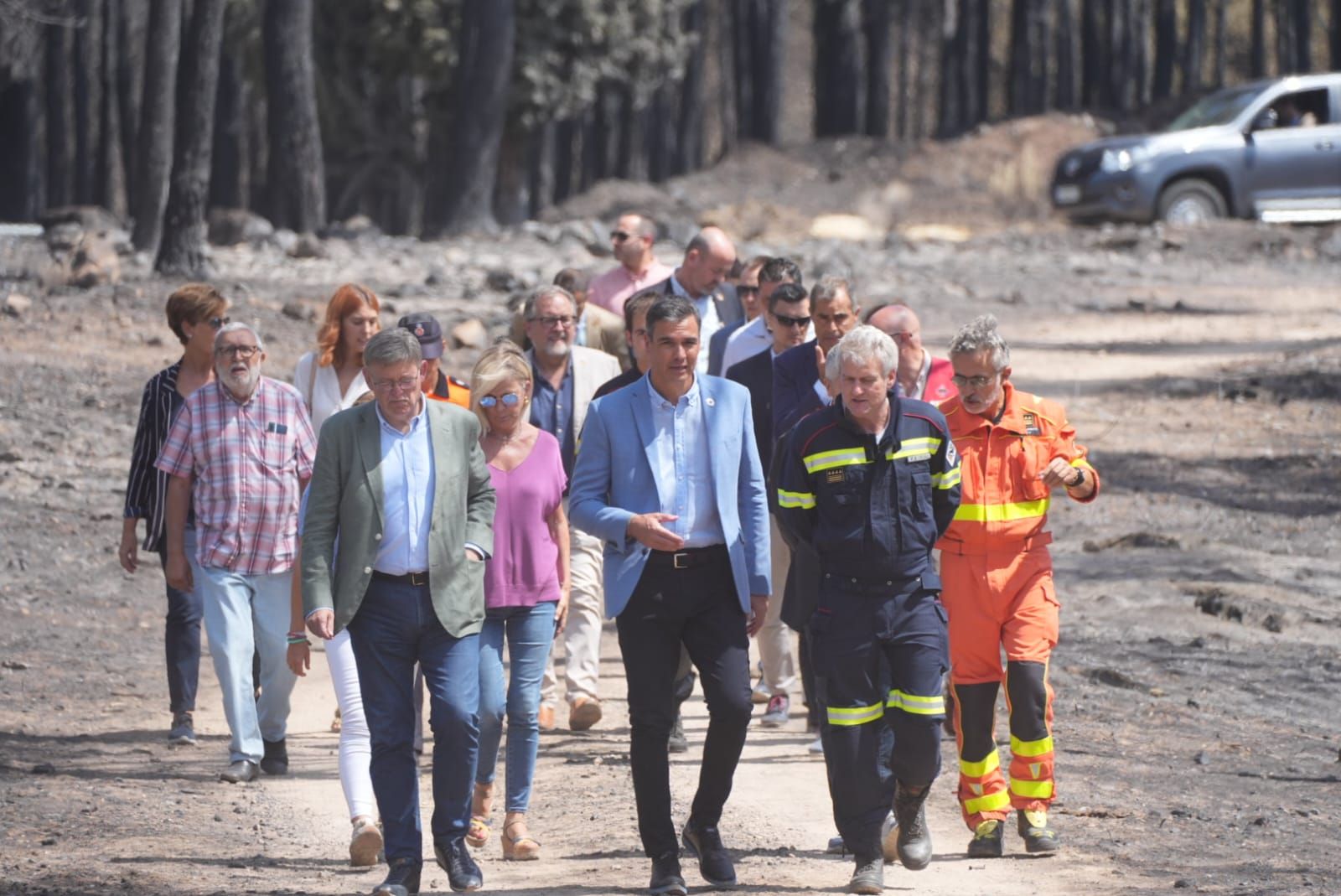 Las imágenes de la visita de Pedro Sánchez a la zona del incendio de Bejís