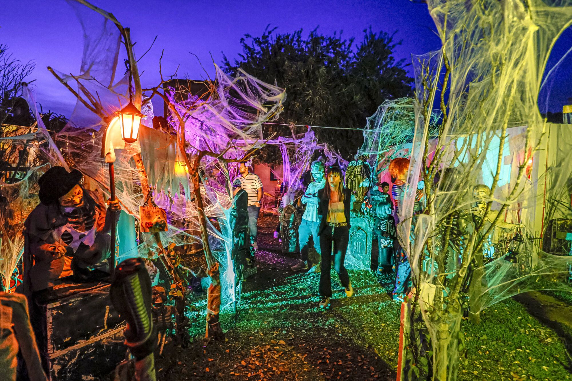 PALMA, CASA DE BITELCHUS EN PALMANYOLA, HALLOWEEN.