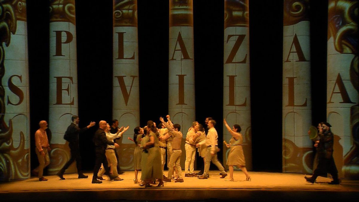 Escena de 'Carmen', de la Ópera Joven de la Diputación de Badajoz.