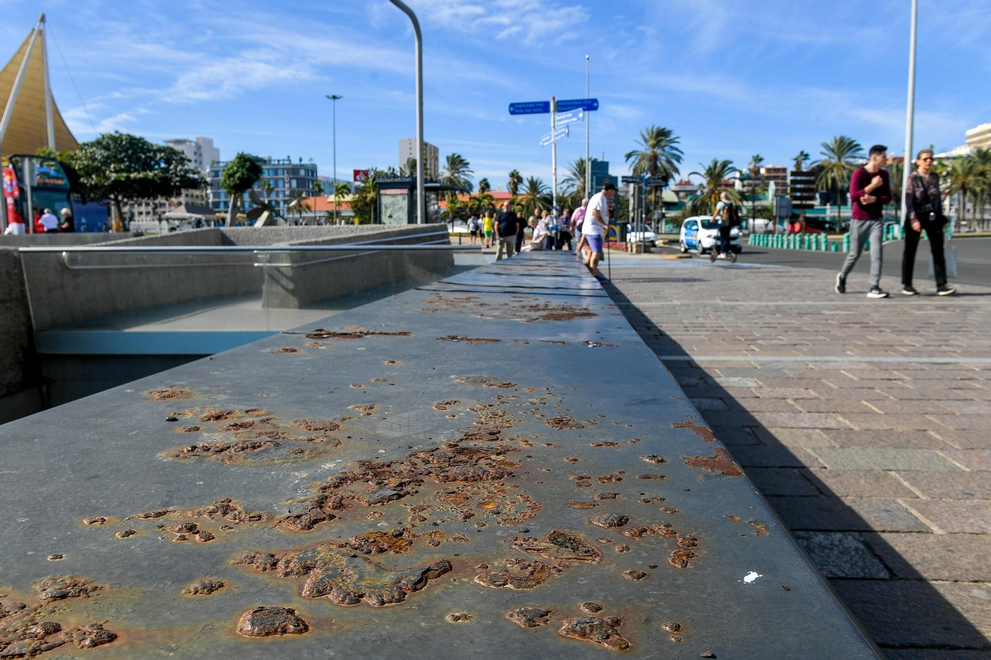 Mal estado en el entorno del muelle Santa Catalina