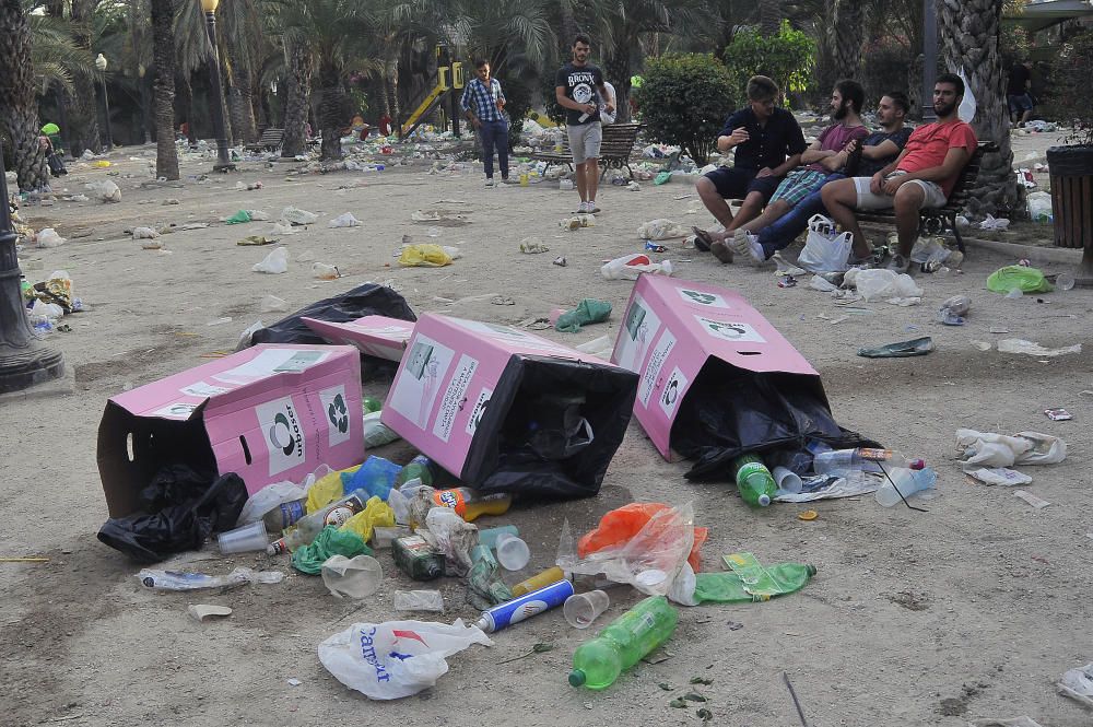 La ciudad inicia su lavado de cara después de las fiestas con el objetivo de recuperar la normalidad a la mayor brevedad posible