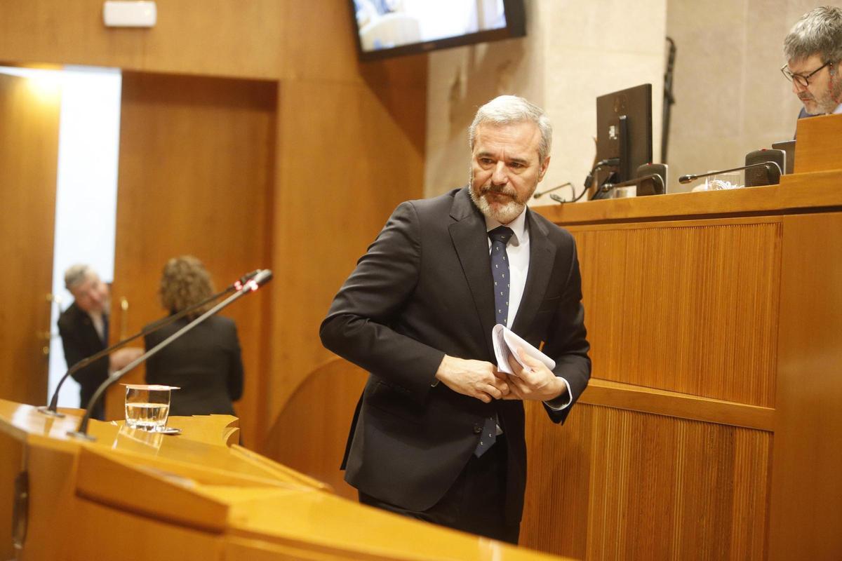 El presidente de Aragón, Jorge Azcón, en su comparecencia en las Cortes de Aragón.