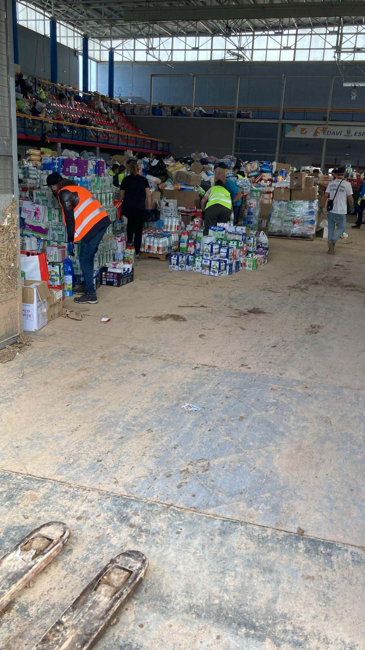 GALERÍA | El camión de Vezdemarbán llega a la zona de la DANA GALERÍA | El camión de Vezdemarbán llega a la zona de la DANA