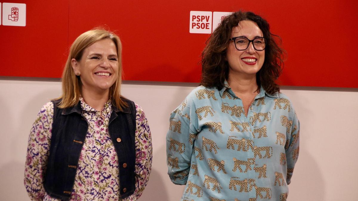 Pilar Bernabé y Rosa Domínguez en la presentación del congreso socialista de València.