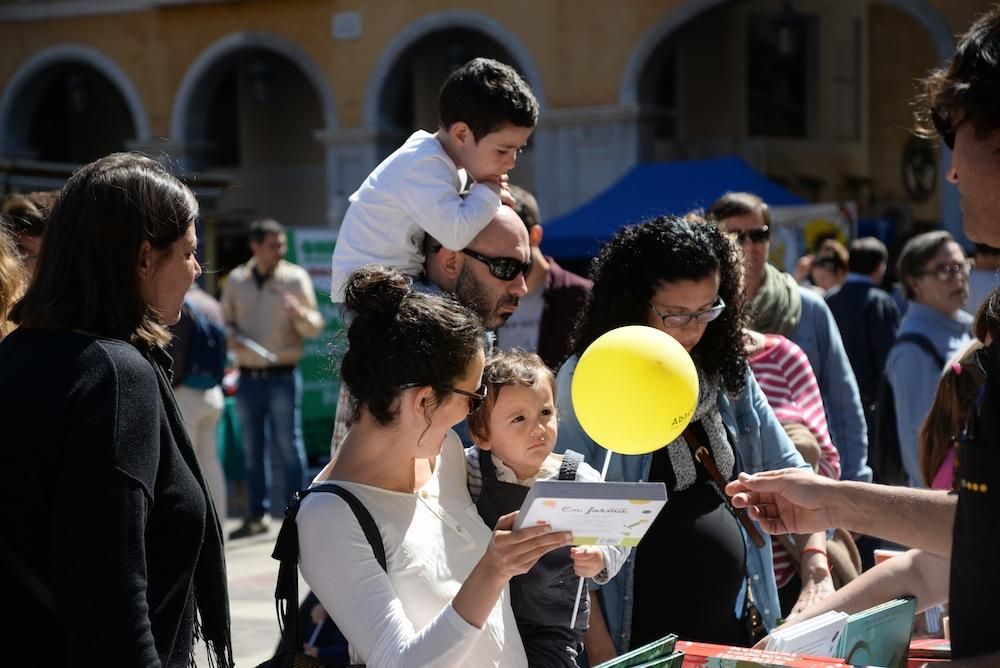 Palma se viste de libros por Sant Jordi