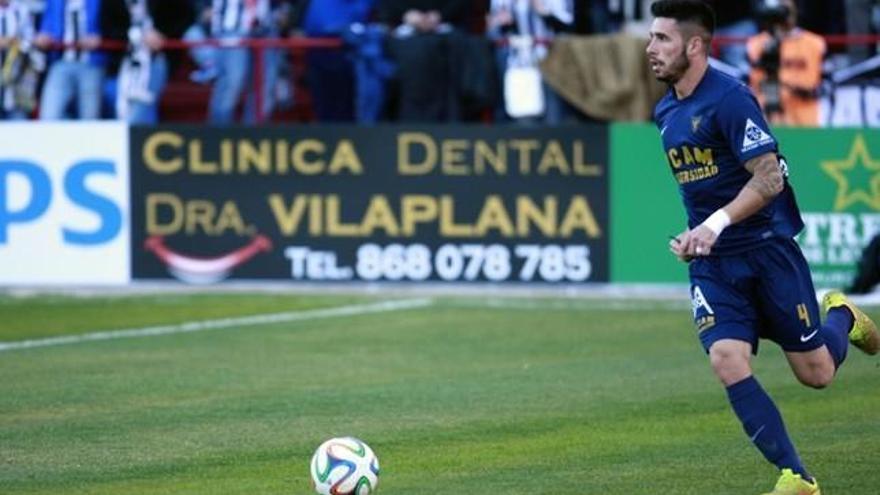 El Extremadura fortalece la retaguardia con el fichaje de Dani Pérez