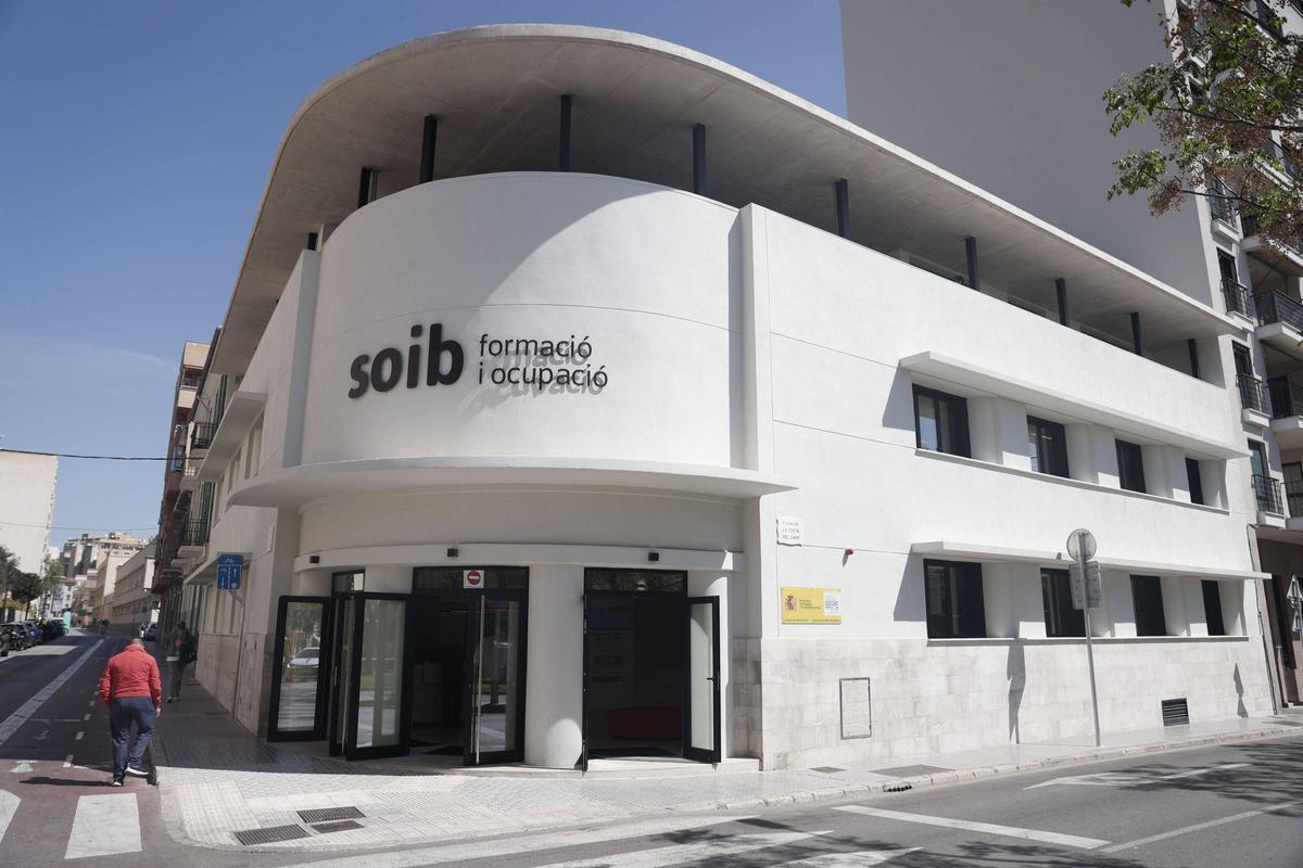 El Govern acusa al Ejecutivo estatal se favorecer el colapso del servicio de empleo balear