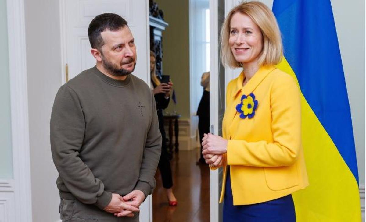La actual alta representante europea para la política exterior y de seguridad, Kaja Kallas, con el presidente ucraniano, Volodimir Zelenski, en una visita de este a Estonia en enero de 2024.