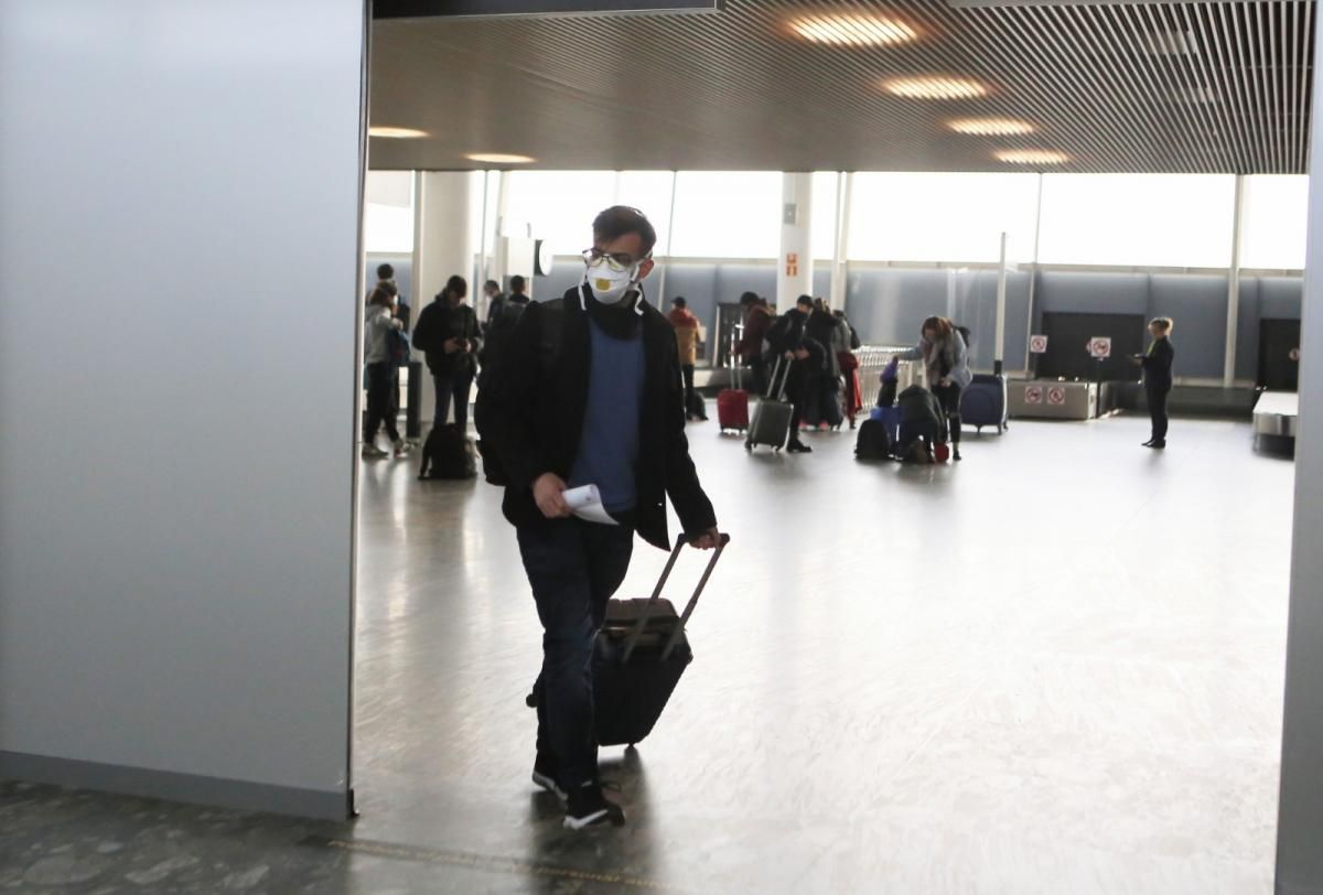 Los viajeros de Londres llegan al aeropuerto de Zaragoza
