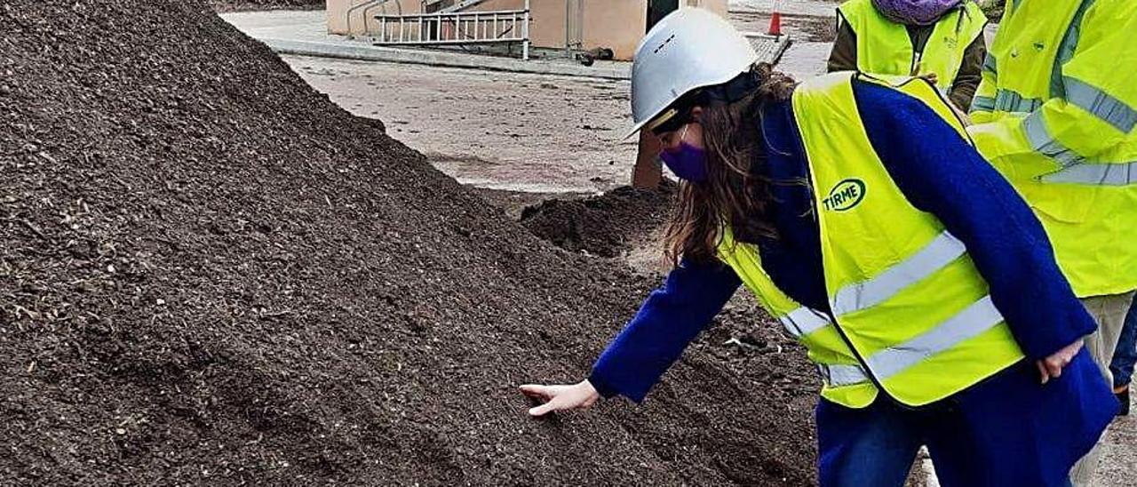 Visita de las autoridades a la planta de Felanitx.