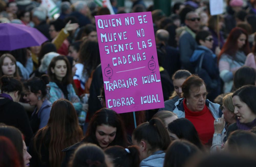 Miles de manifestantes colapsan el centro de Málaga en una marcha que comenzaba con polémica con Francisco de la Torre