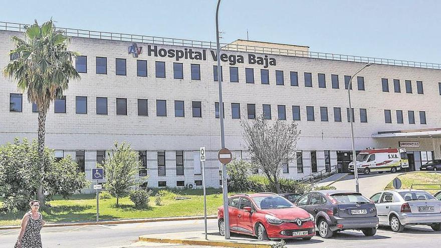 Panorámica exterior del Hospital Vega Baja, uno de las más discriminados de la Comunidad Valenciana.