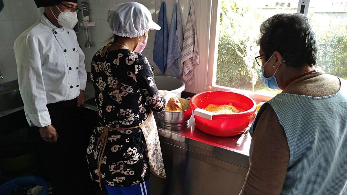 Adoratrices Córdoba | Mujeres acogidas en el centro de acogida de la comunidad.