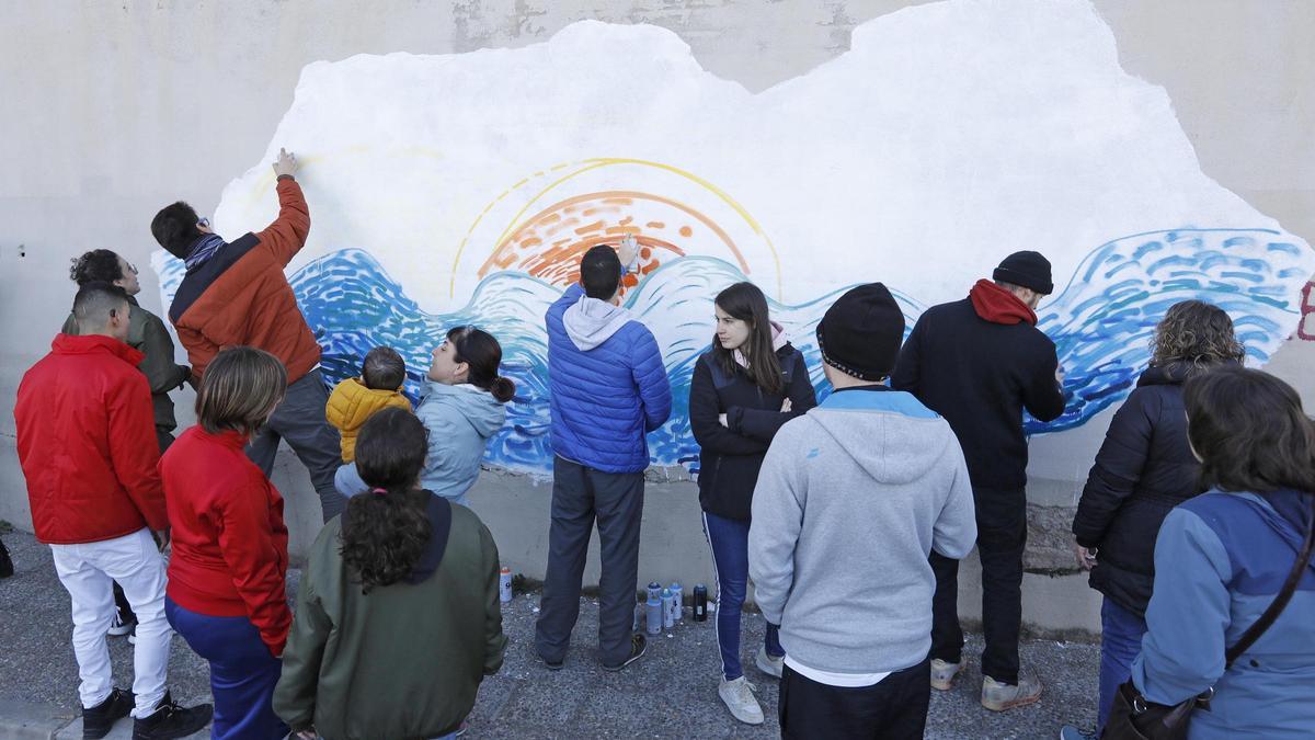 La fundació Elna pinta un mural per a reivindicar els drets de les persones amb discapacitat