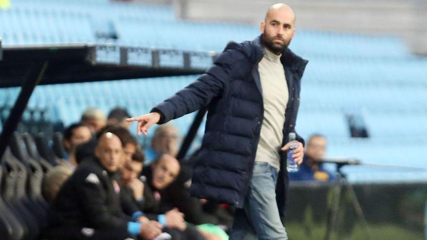 Claudio Giráldez, durante un partido con el Celta Fortuna en Balaídos.