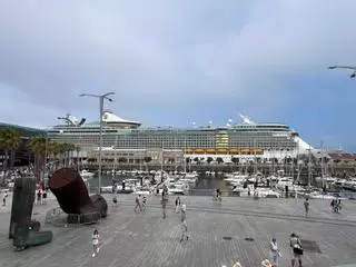 Cuatro mil británicos a bordo del «Liberty of the Seas» persiguen el eclipse solar por la costa gallega