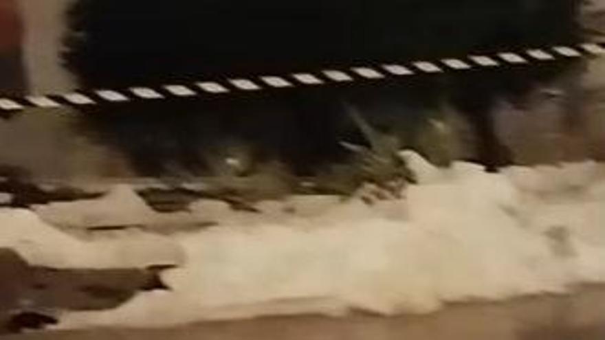 El granizo provoca la caída de un muro en una urbanización de Gran Alacant, en Santa Pola