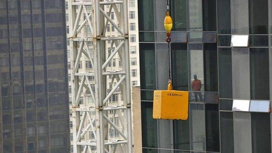 Un fallo en una grúa de un rascacielos paraliza el centro de Manhattan