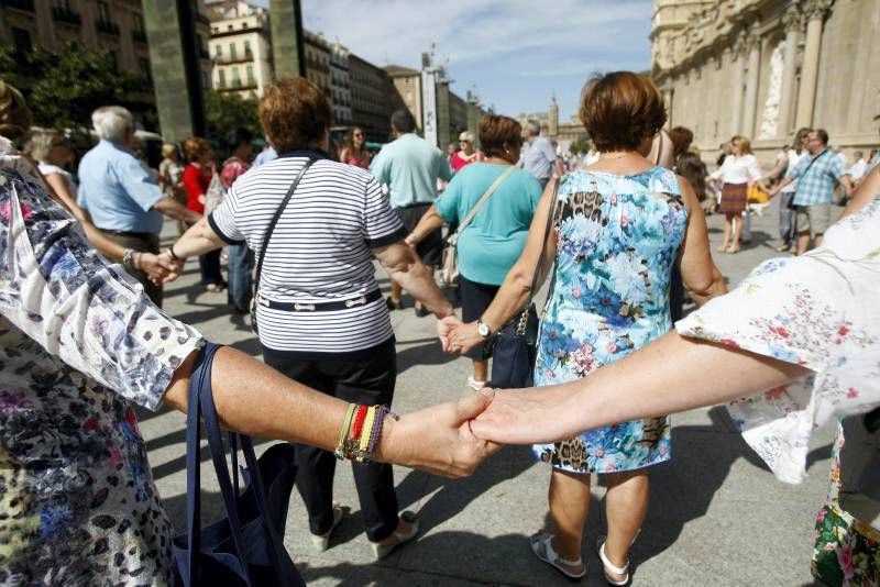 Fotogalería de la cadena humana  organizada por AFEDAZ