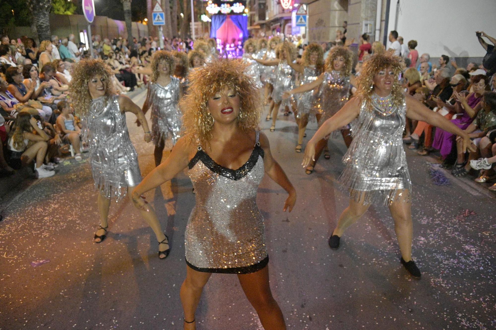 Derroche de musica y color en Santa Pola