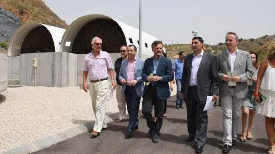 El consejero, ayer, en el municipio axárquico de Colmenar. La Junta de Andalucía inauguró unas instalaciones que han requerido una inversión de 2,17 millones, según el consejero José Fiscal.