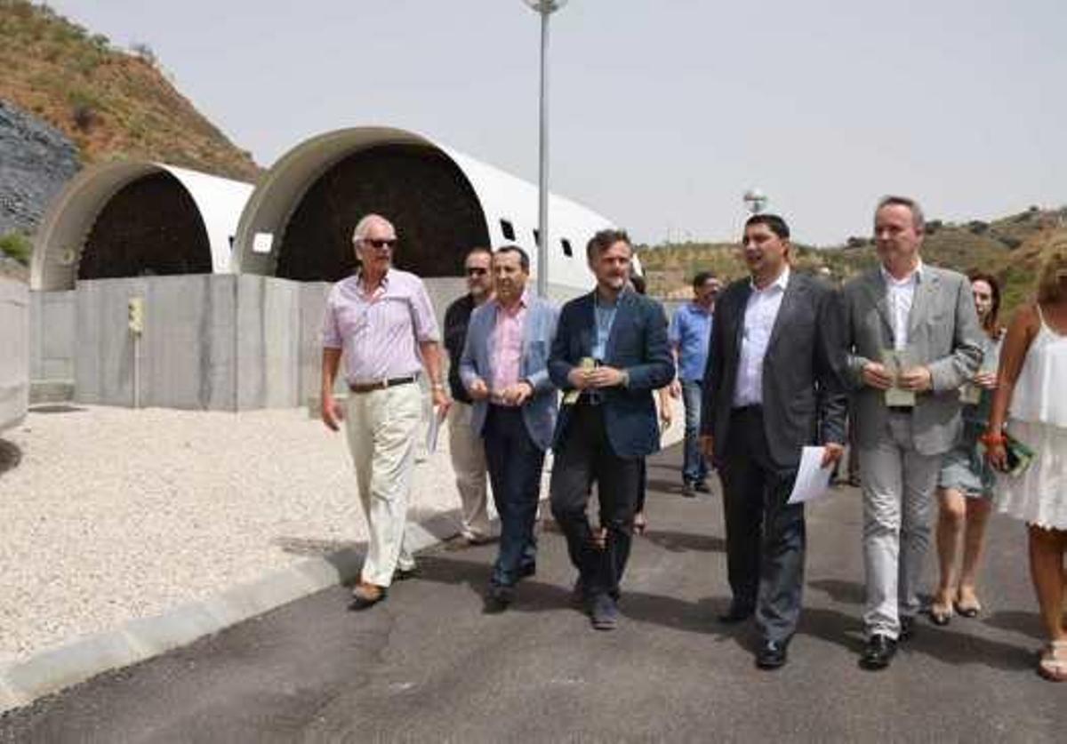 El consejero, ayer, en el municipio axárquico de Colmenar. La Junta de Andalucía inauguró unas instalaciones que han requerido una inversión de 2,17 millones, según el consejero José Fiscal.